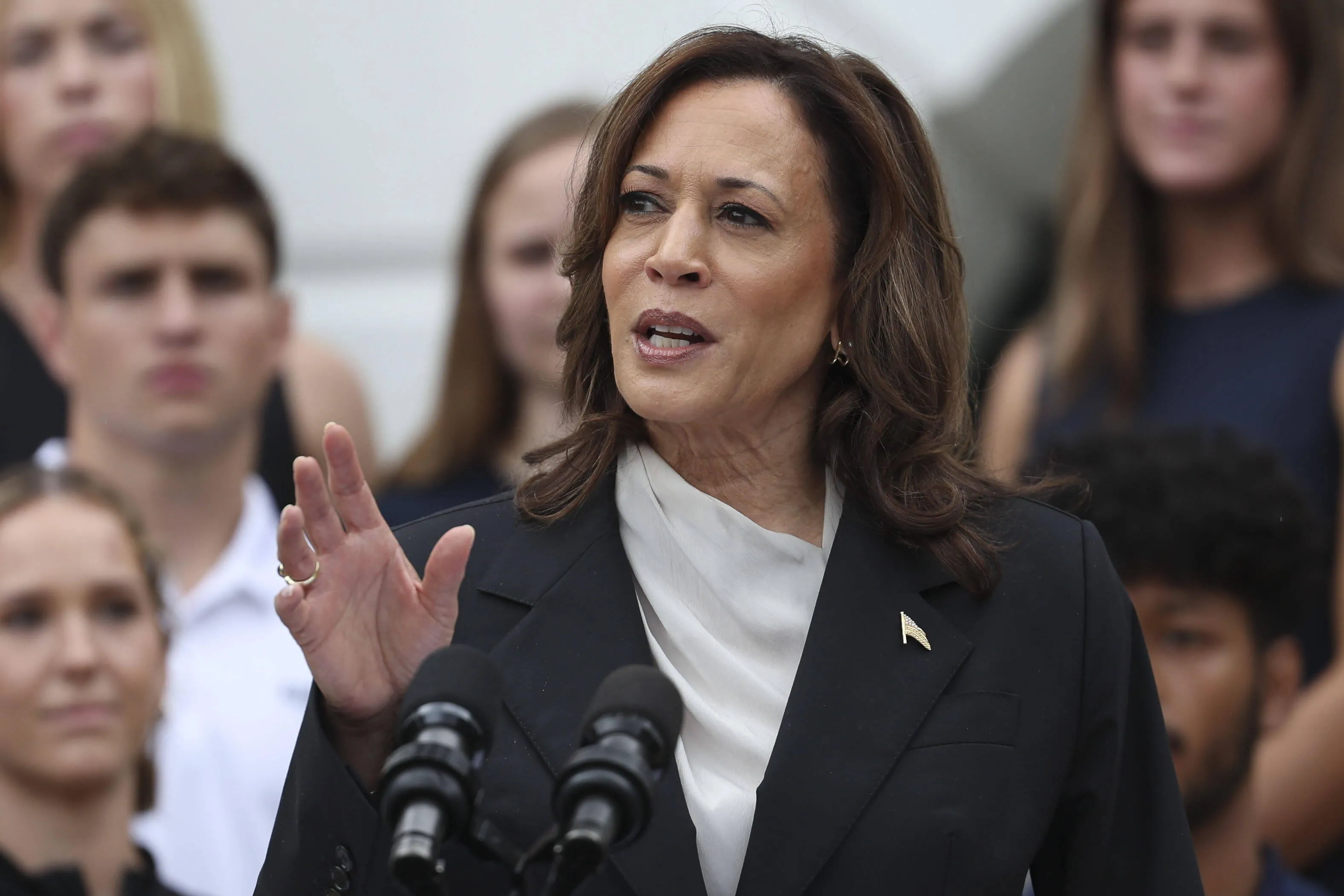 Kamala Harris przed Trumpem. Nowe dane sondażu Ipsos/Reuters - Dziennik.pl