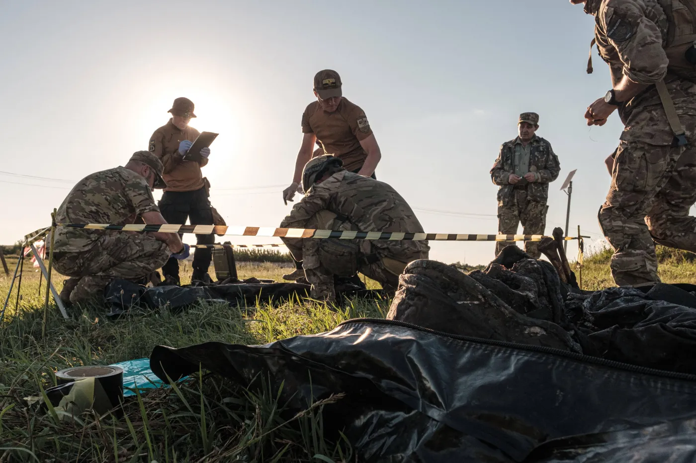 Ukraińcy identyfikują szczątki zabitych rosyjskich żołnierzy