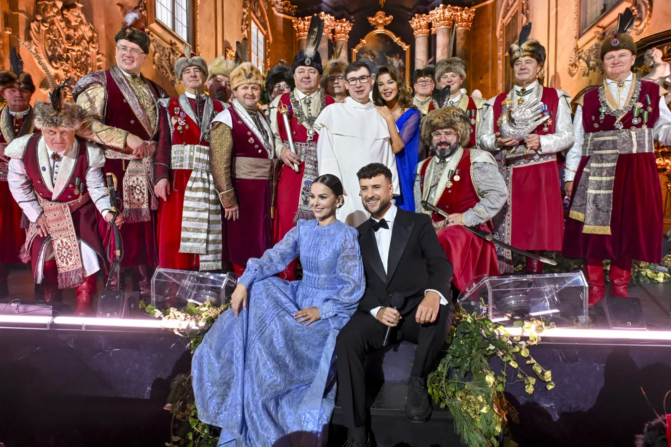 Kreacje gwiazd podczas kolędowania z Polsatem. Rodowicz, Górniak, Jeżowska w niebieskościach [FOTO]