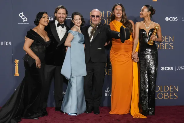 Kreacje gwiazd na gali Złotych Globów. Nicole Kidman jak złoty posąg, Emma Stone w krwistej czerwieni  [FOTO]