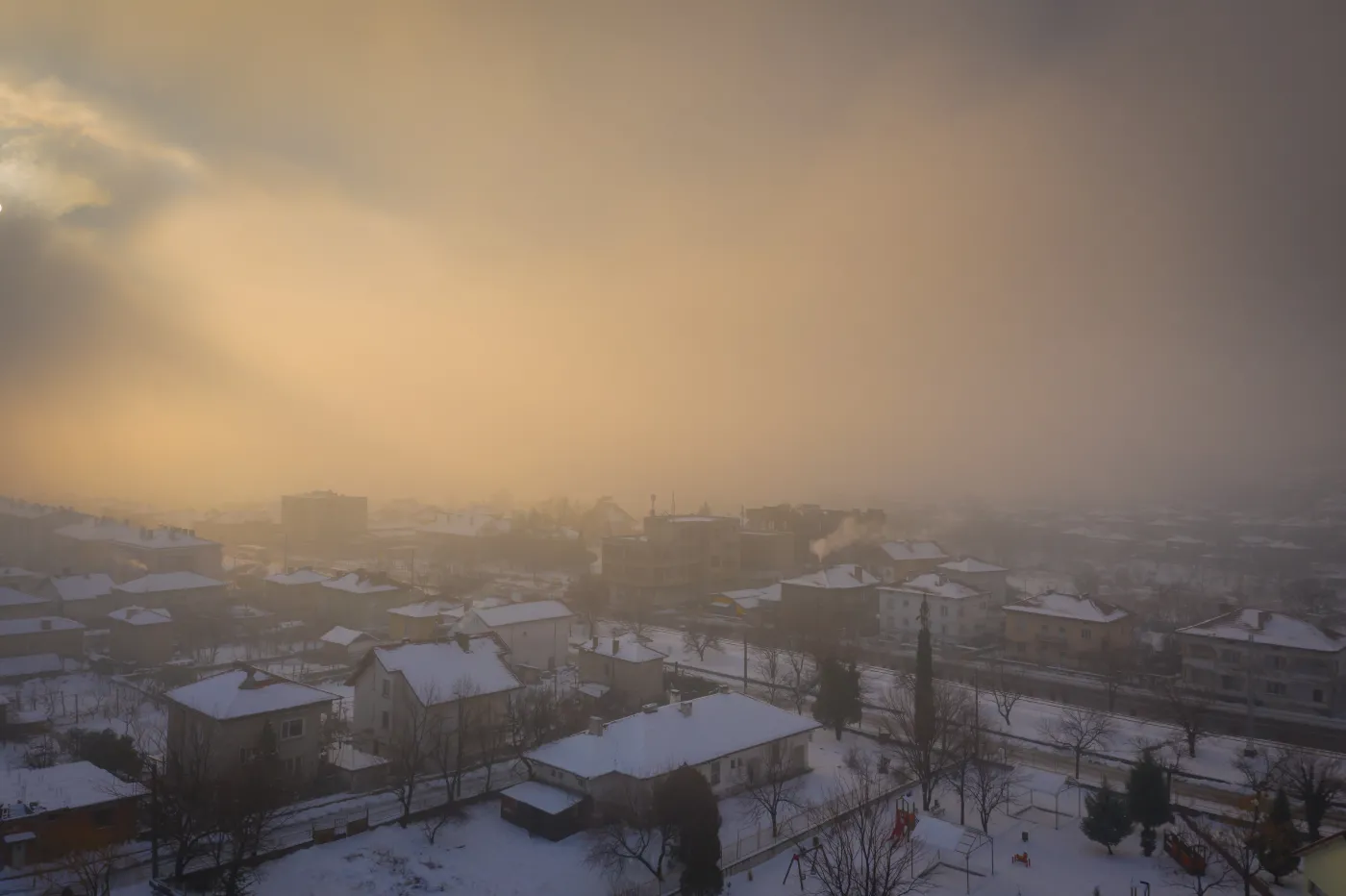 "Nie wietrz mieszkania". Groźny pył w powietrzu, pilny alert RCB