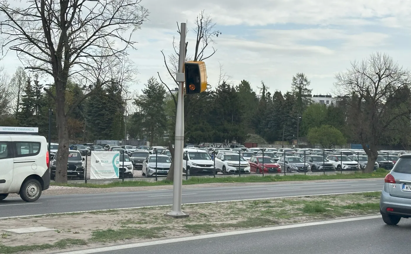 Fotoradar TraffiStar SR390 na Al. Jerozolimskich w Warszawie