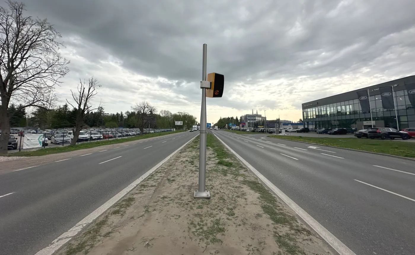 Fotoradar TraffiStar SR390 na Al. Jerozolimskich w Warszawie