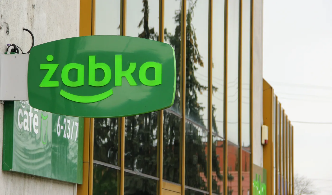 W jakich godzinach otwarta jest Żabka 3 maja? Godziny otwarcia