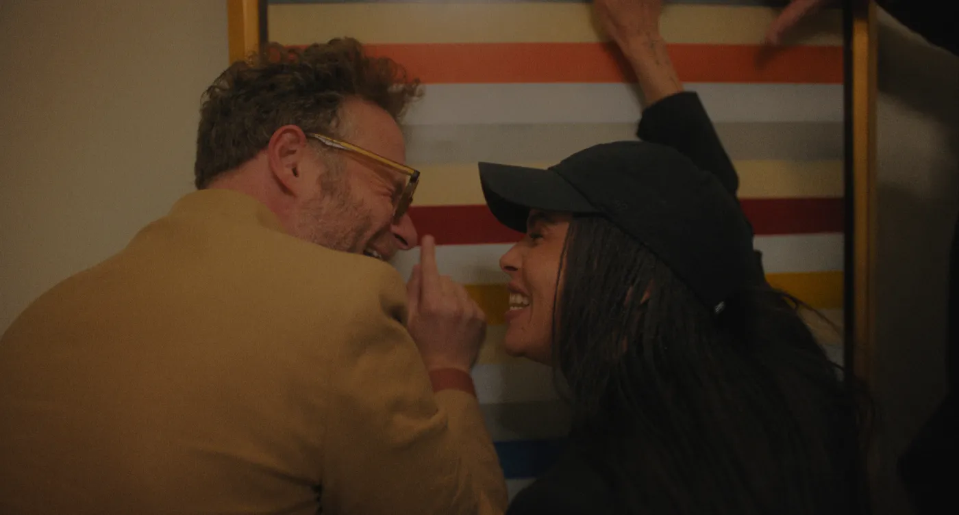 Seth Rogen i Zoë Kravitz w dziewiątym odcinku serialu "Studio"