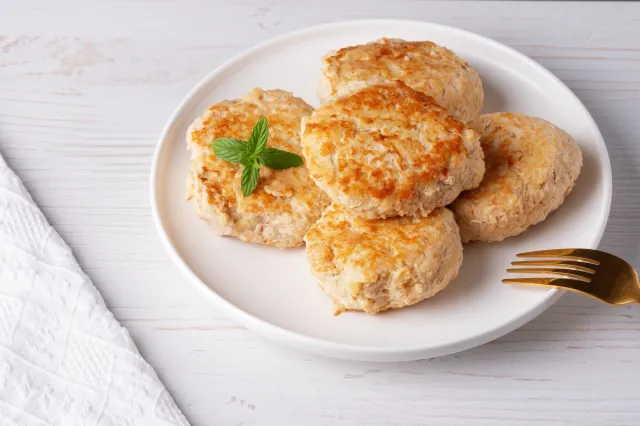 Szybki obiad na czwartek. Podajemy przepis, Ty gotujesz. Kotlety papieskie w mig znikną ze stołu