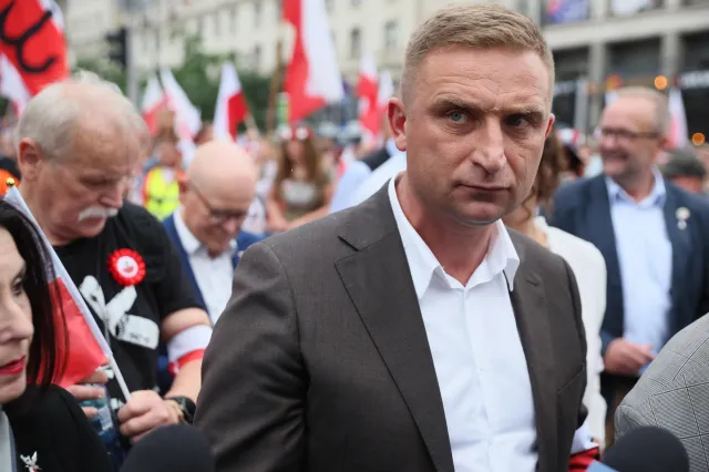 Fundacja miała pomagać dzieciom. Teraz wspiera ludzi Bąkiewicza