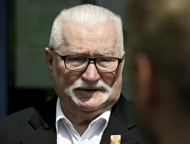 Lech Wałęsa po kolejnej operacji. "Usunęli, co chodziło do tyłu" [FOTO]