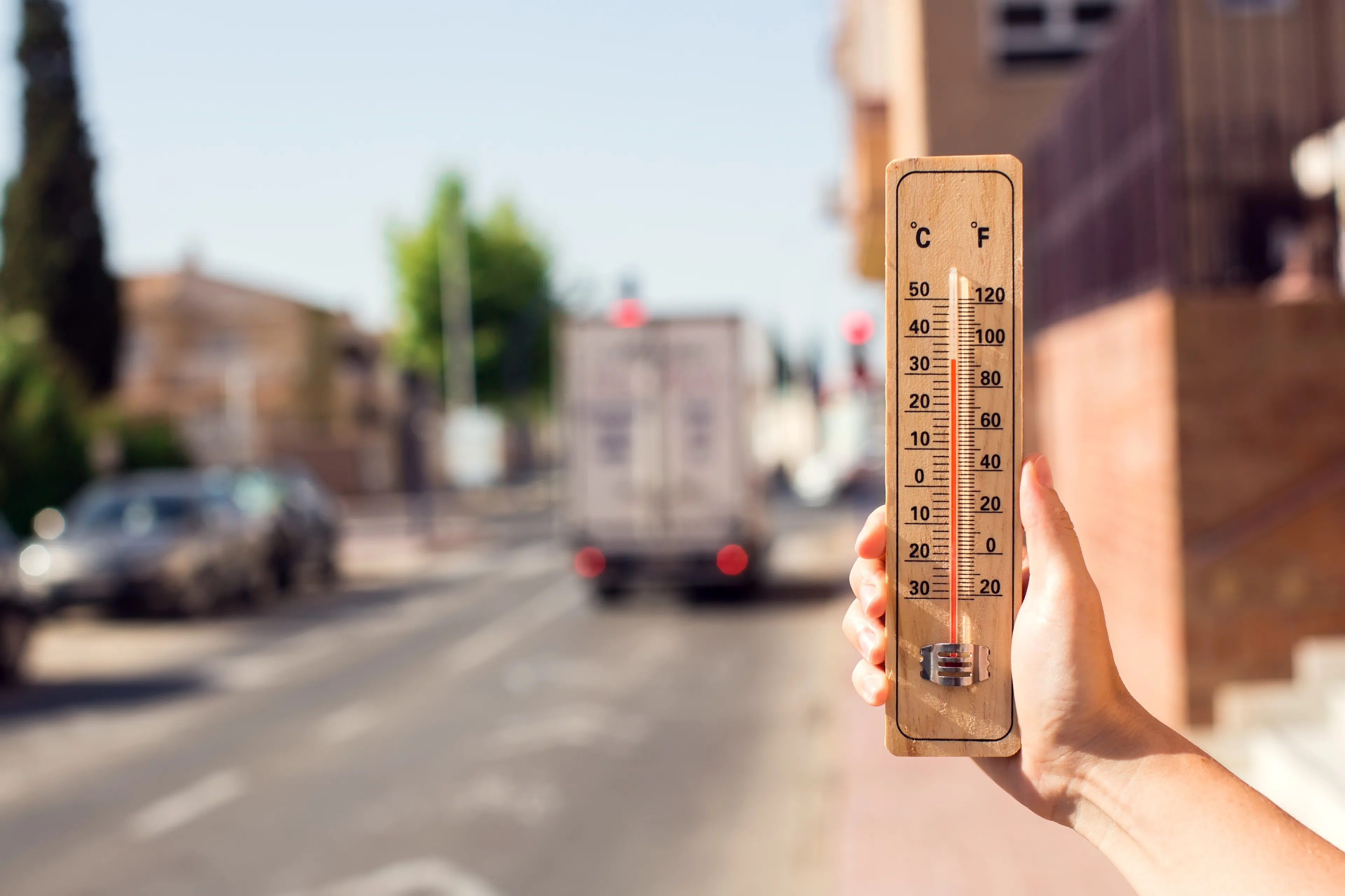 Nawet do 38 st. C w Polsce. Lekarz radzi, jak przetrwać ekstremalne upały