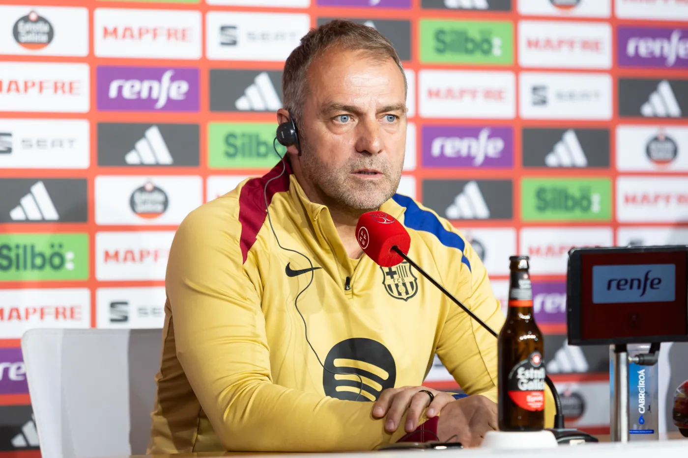 Barcelona bez trenera w El Clasico. Flick nie może kierować zespołem z ławki