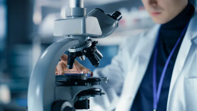 Przełom w walce z rakiem! Nanotechnologia tworzy superlek 20 000 razy silniejszy od chemioterapii