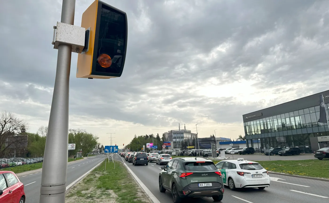 fotoradar-traffistar-sr390-na-al-jerozolimskich-w-warszawie-38462399.jpg