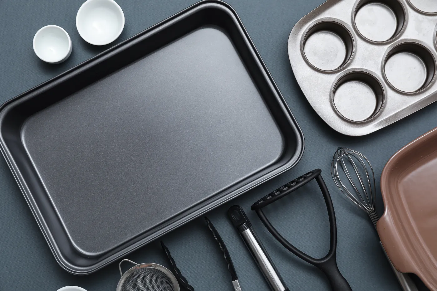 Jakie znaczenie ma kolor blachy do pieczenia? Niewiele osób to wie