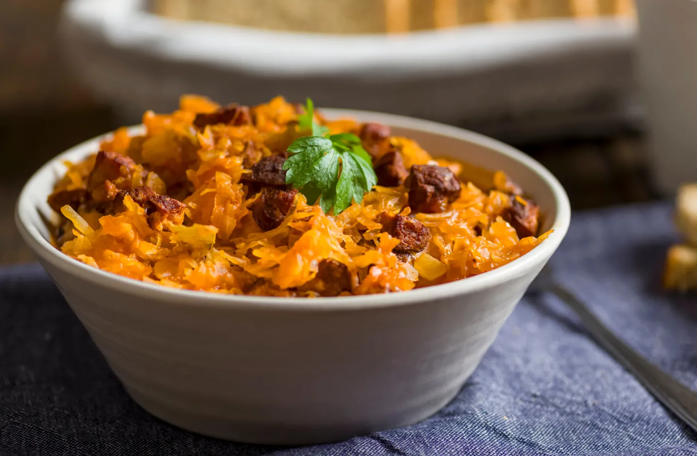 Kultowy, karnawałowy bigos Remigiusza Rączki. Tak pyszny, że trudno przestać jeść