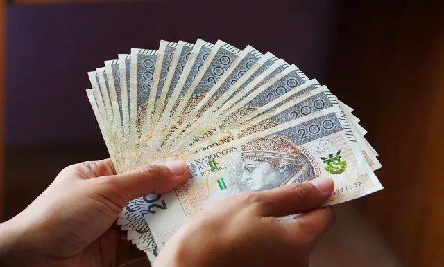 Świadczenie wspierające w 2026 roku. Niższy próg punktowy i wyższe wypłaty. Sprawdź, czy przysługują Ci pieniądze