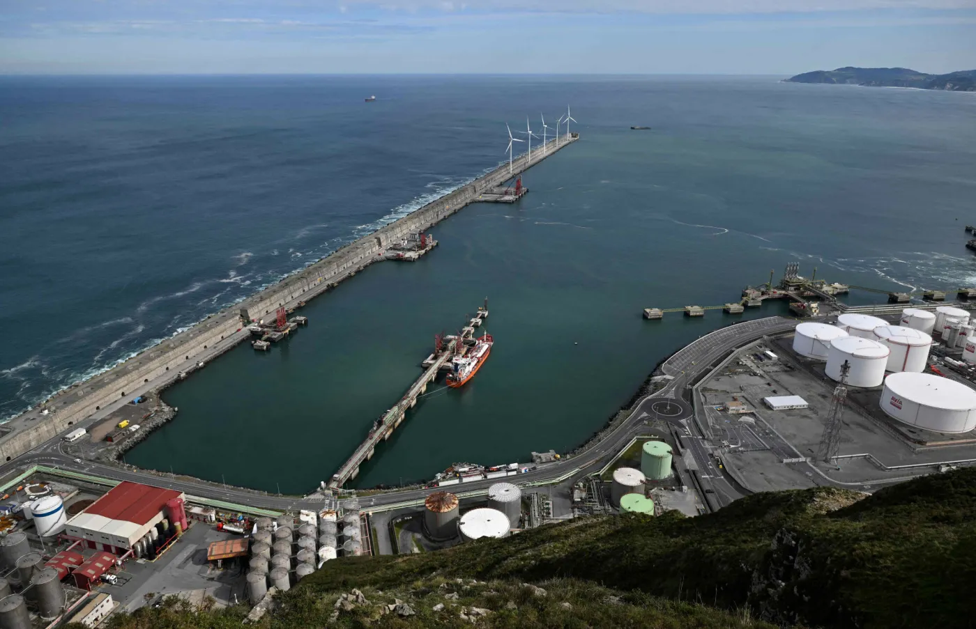 Statek handlowy zaatakowany w cieśninie Ormuz. Płonie