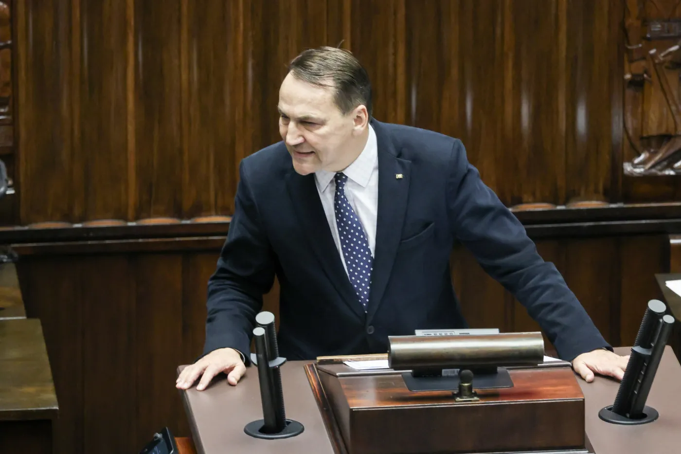 Radosław Sikorski ostro do Macierewicza. "Antek, czekam na pozew"