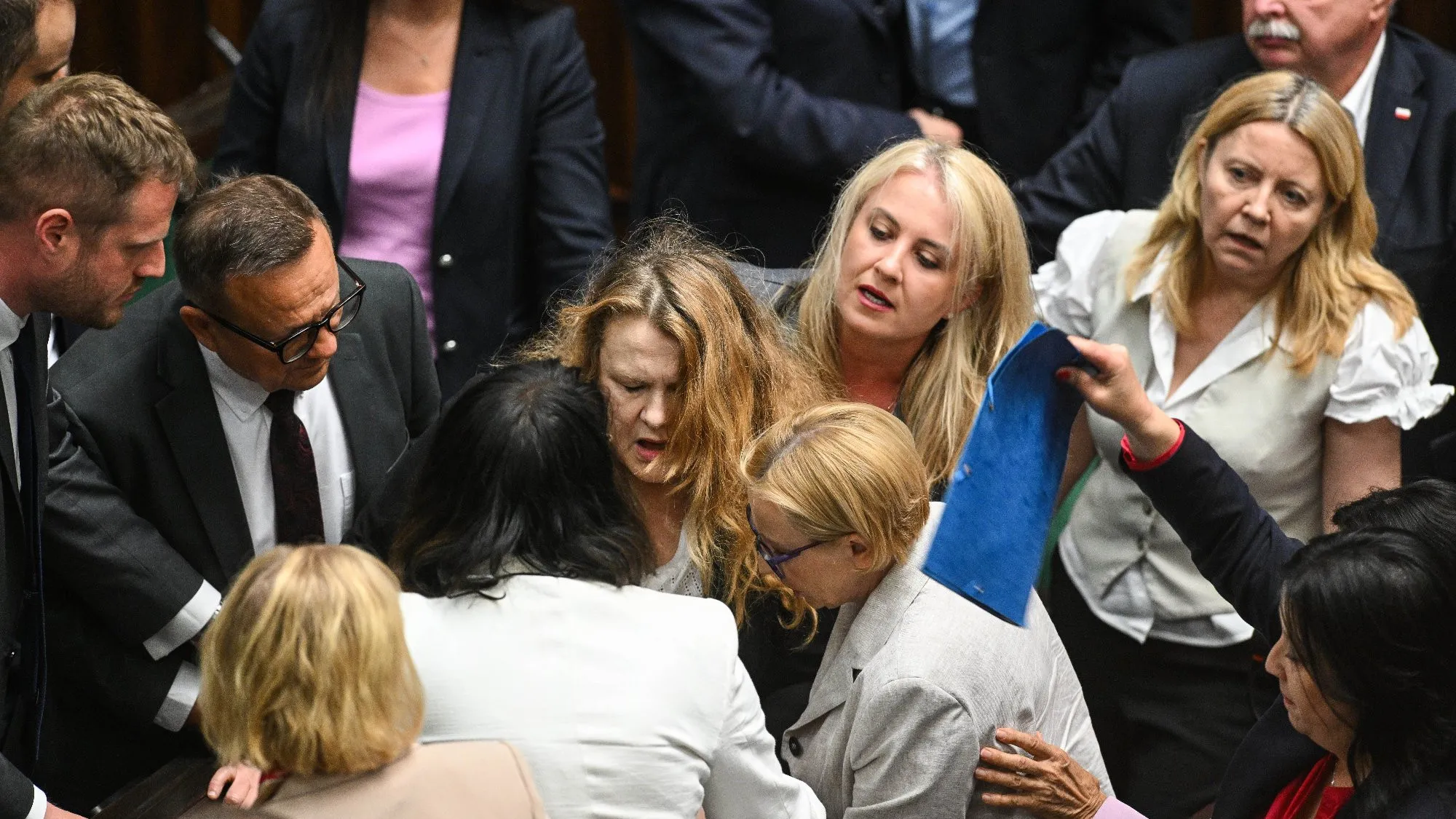 Chwile grozy podczas obrad Sejmu. Na sali obrad zasłabła posłanka