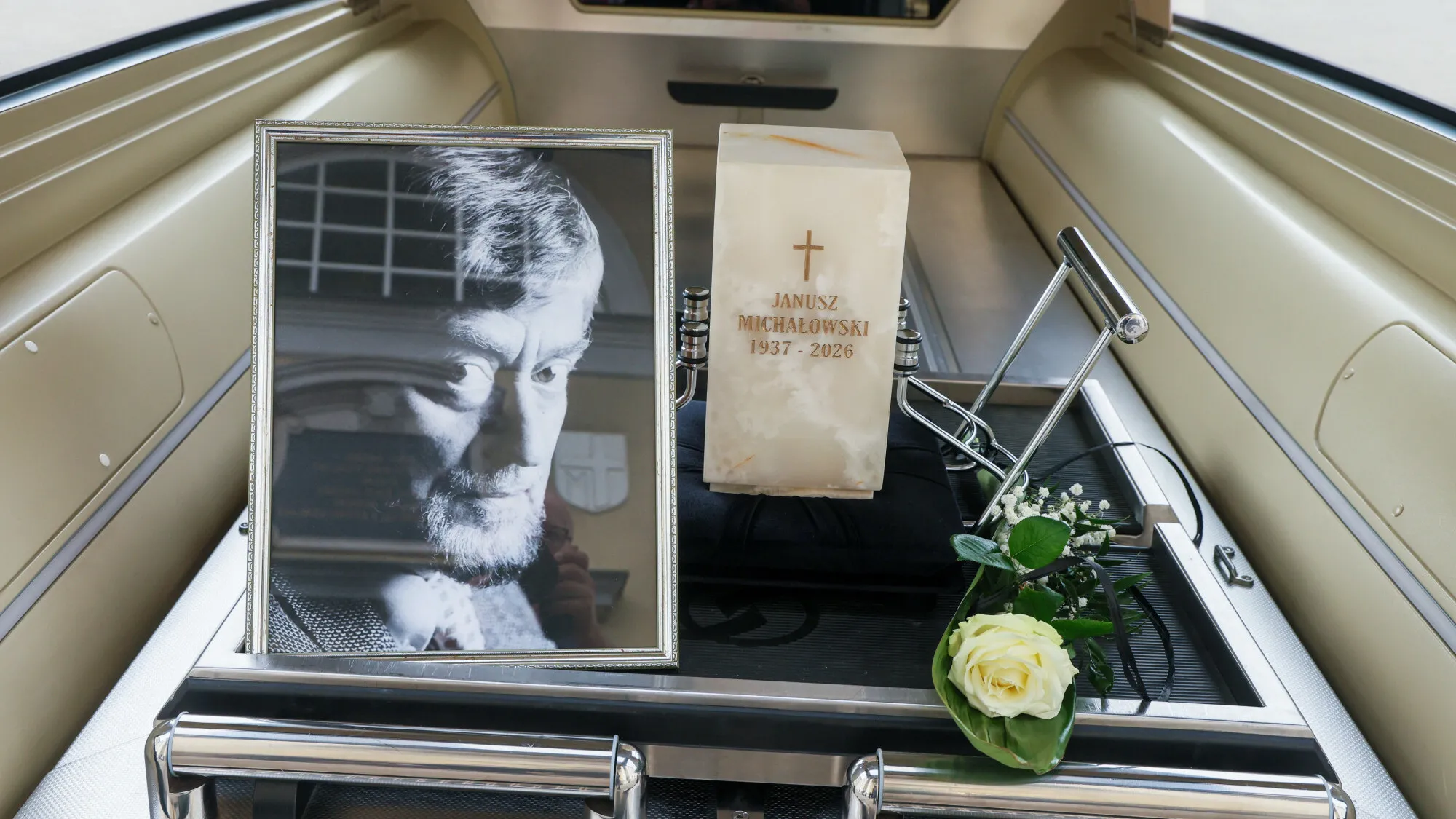 Tłumy pożegnały aktora Janusza Michałowskiego. To powiedział na pogrzebie Borys Szyc