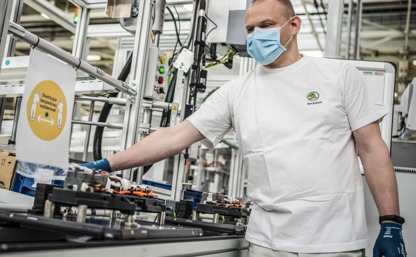 3-200427-skoda-auto-resumes-production-at-its-czech-plants-1jpg-16112637.jpg