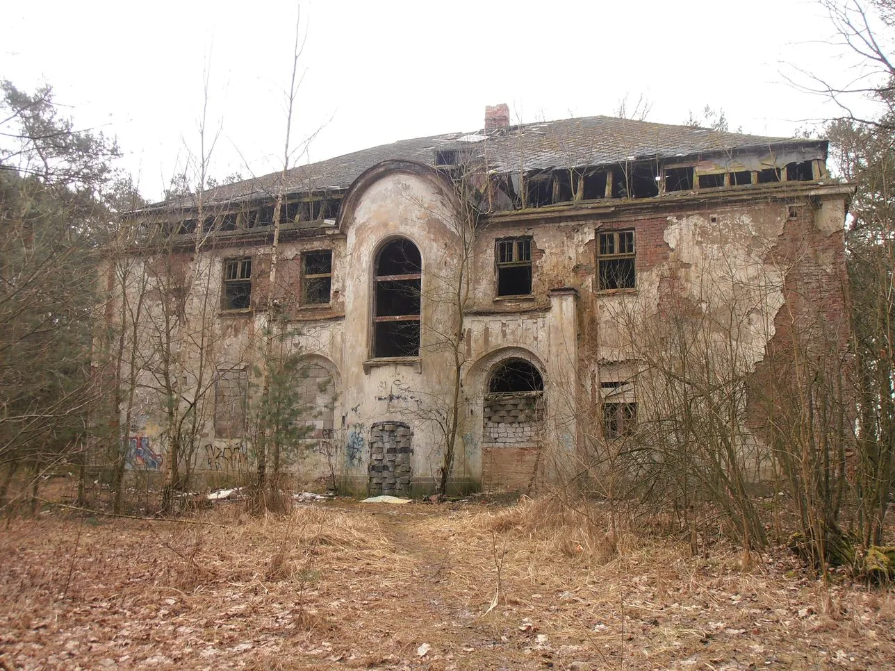 Nawiedzone miejsca w Polsce. Szpital "Zofiówka", blok samobójców w Tarnowie i szaleńcy z Herbsta...