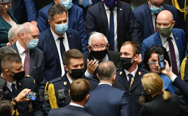 Awantura w Sejmie. W Polsce wrze po wyroku TK ws. aborcji [RELACJA NA ŻYWO]