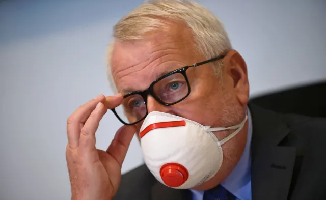 Prof. Matyja: Lepiej zaszczepić kogoś spoza kolejki niż zmarnować szczepionkę