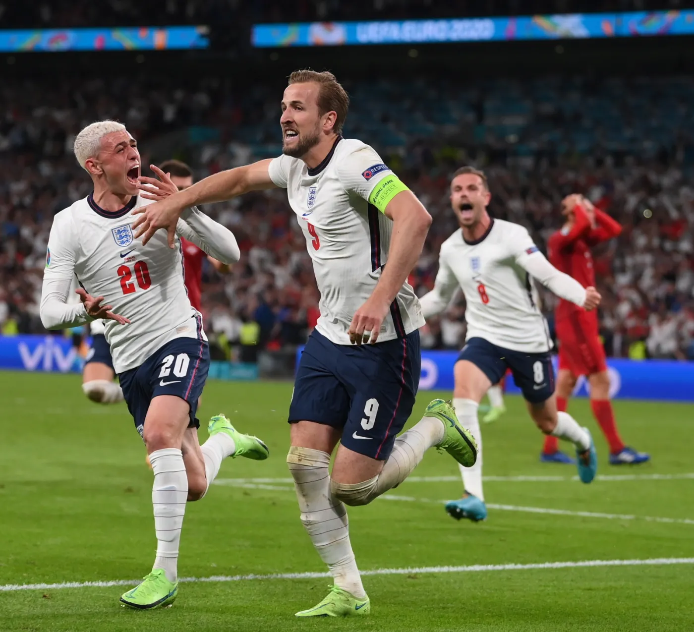 Anglia w finale Euro! Zadecydował kontrowersyjny karny [ZOBACZ GOLE]
