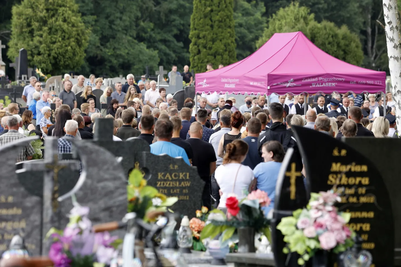 uroczystosci-pogrzebowe-ofiar-potrojnego-zabojstwa-w-borowcach-37195263.jpg