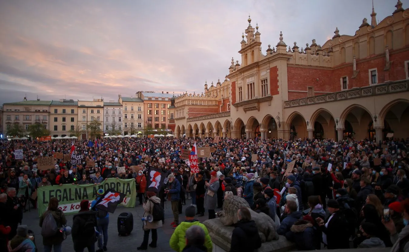 Protest pod hasłem "Ani jednej więcej" na Rynku Głównym w Krakowie