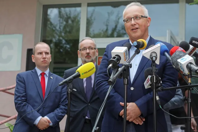 Członek Rady Medycznej: Europa wykorzystuje certyfikaty szczepień, dlaczego nie my?