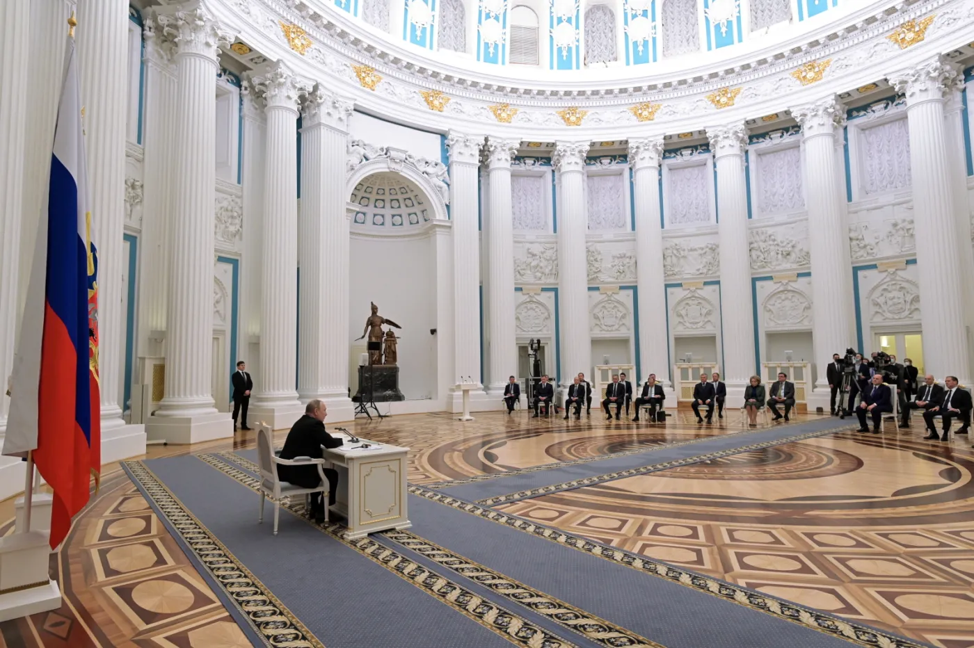 Putin rozważa decyzję, moskiewska giełda reaguje. Kursy akcji spadają