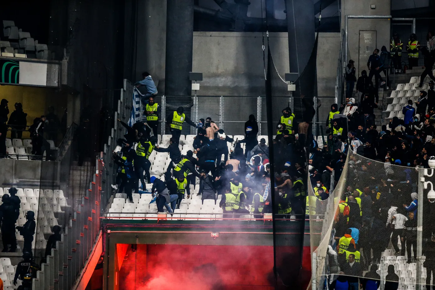 Dotkliwa kara dla klubu Arkadiusza Milika za zamieszki kibiców