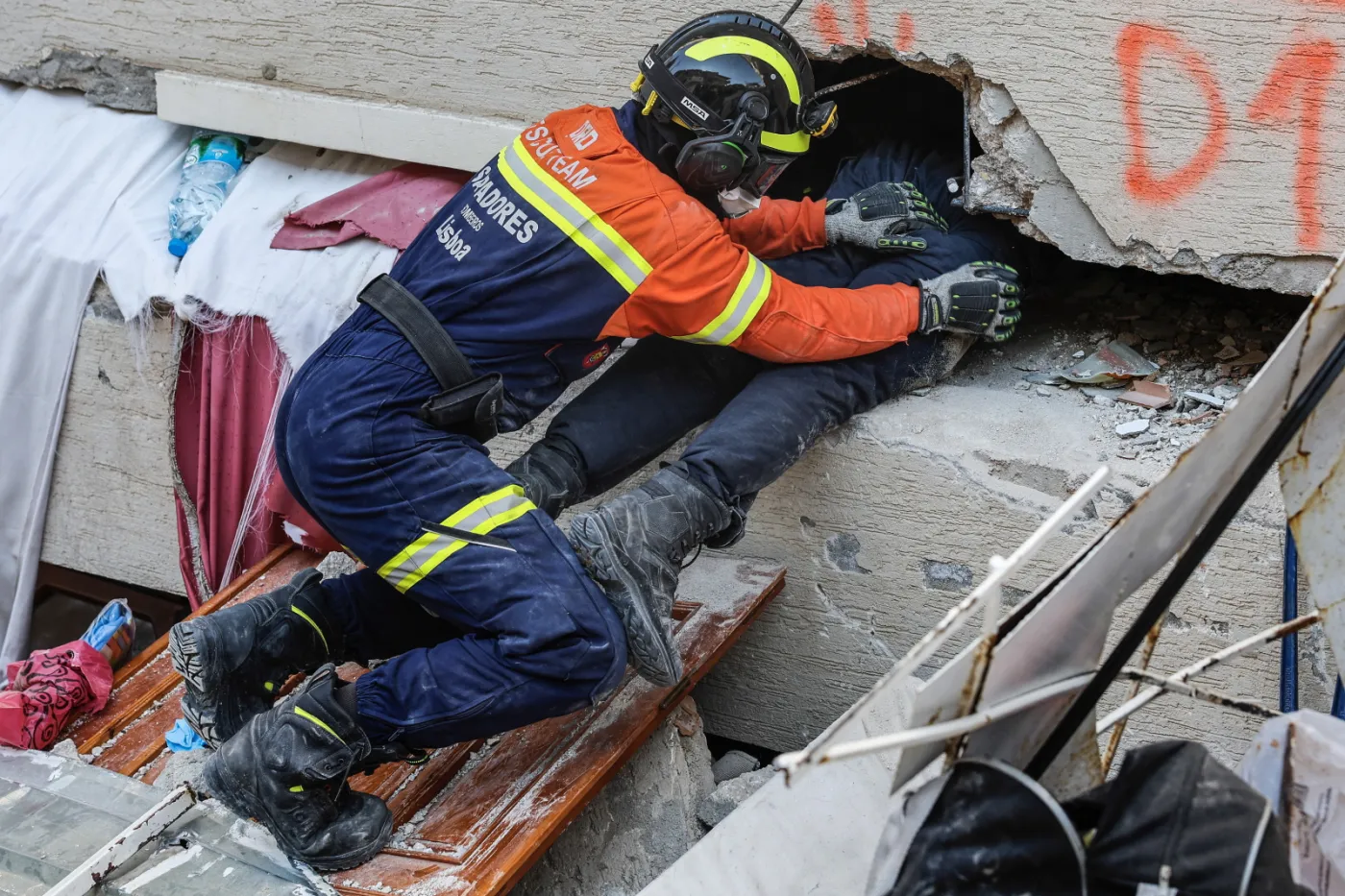 Portugalscy ratownicy w miejscowości Antakya w prowincji Hatay
