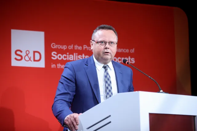 Poseł Szejna nie gryzie się w język. "Prezydent Duda nadal jest na smyczy Jarosława Kaczyńskiego"