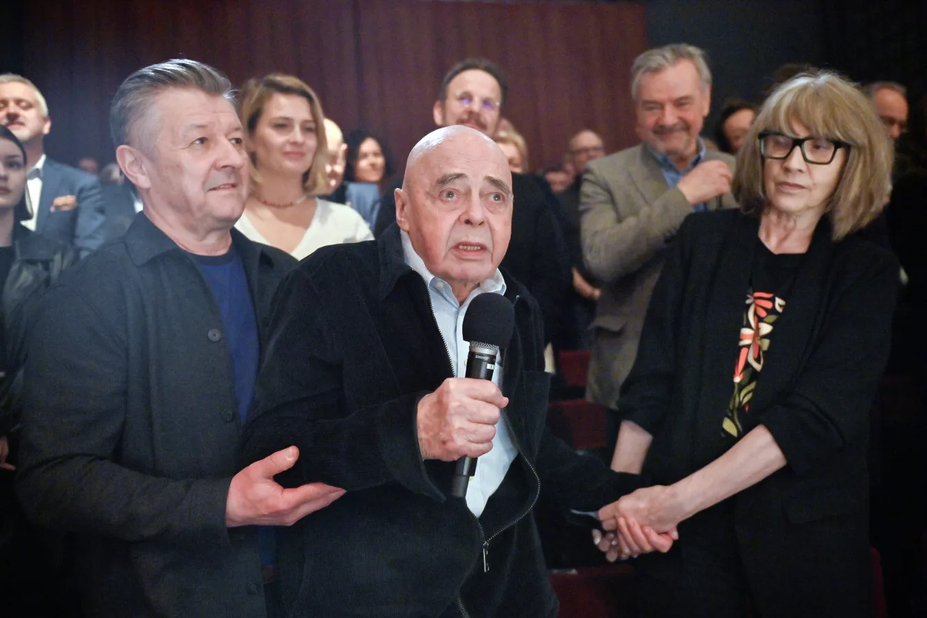 stanislaw-tym-pojawil-sie-na-premierze-w-warszawskim-ochteatrze-38128654.jpg