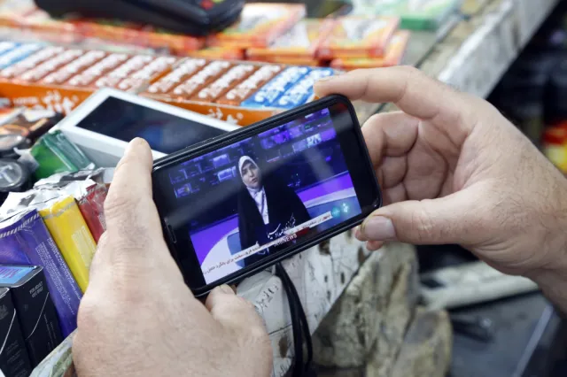 Wypadek śmigłowca z prezydentem Iranu. Poszukiwania trwają, telewizja emituje modlitwy