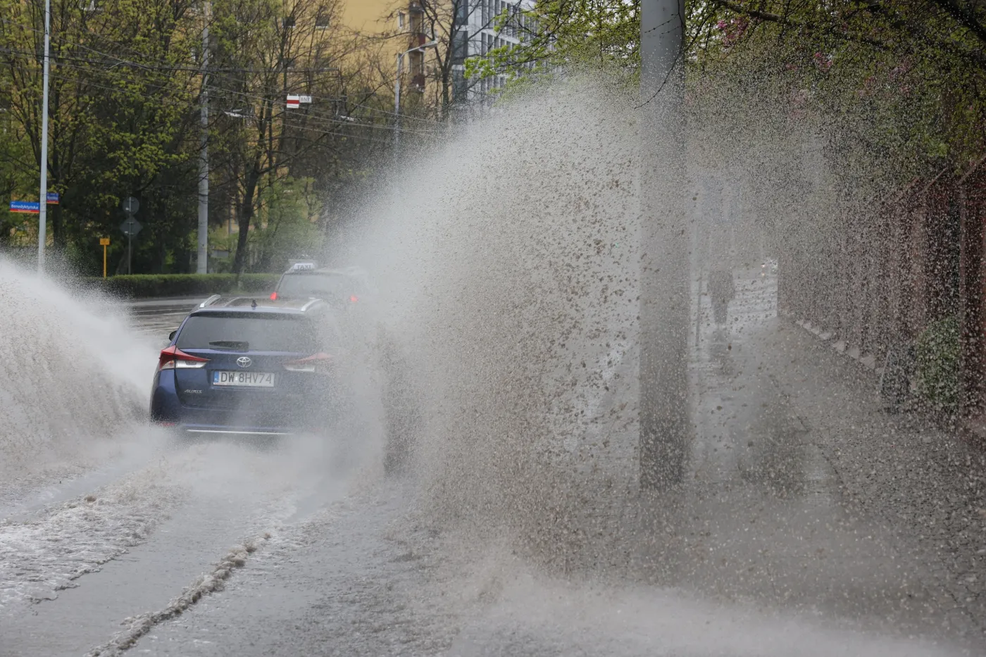 Nadchodzi potężny niż genueński Boris. Żołnierze w stanie gotowości, sztaby kryzysowe w miastach