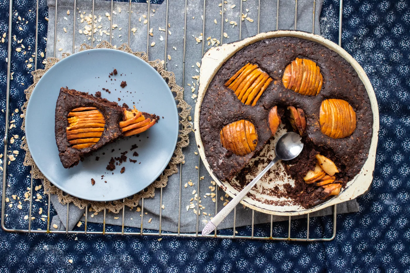 Brownie z jabłkami. Szybki przepis na weekendowe ciasto