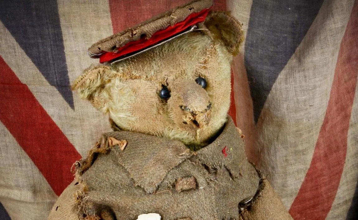 116-letni miś, który pocieszał chłopca w czasie wojny, szuka nowego właściciela. Trafi na aukcje