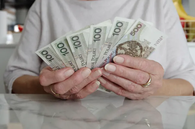 Mało kto wie o tej rencie. A można przez 2,5 roku dostawać 1337,86 zł miesięcznie od ZUS