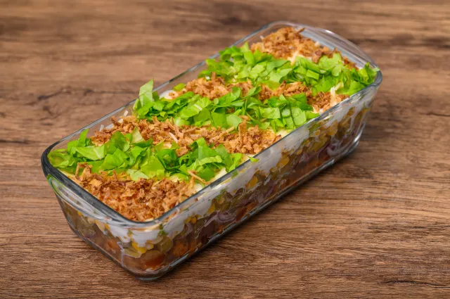 Nie jarzynowa ani gyros. Sałatka Drwala idealna na imprezę