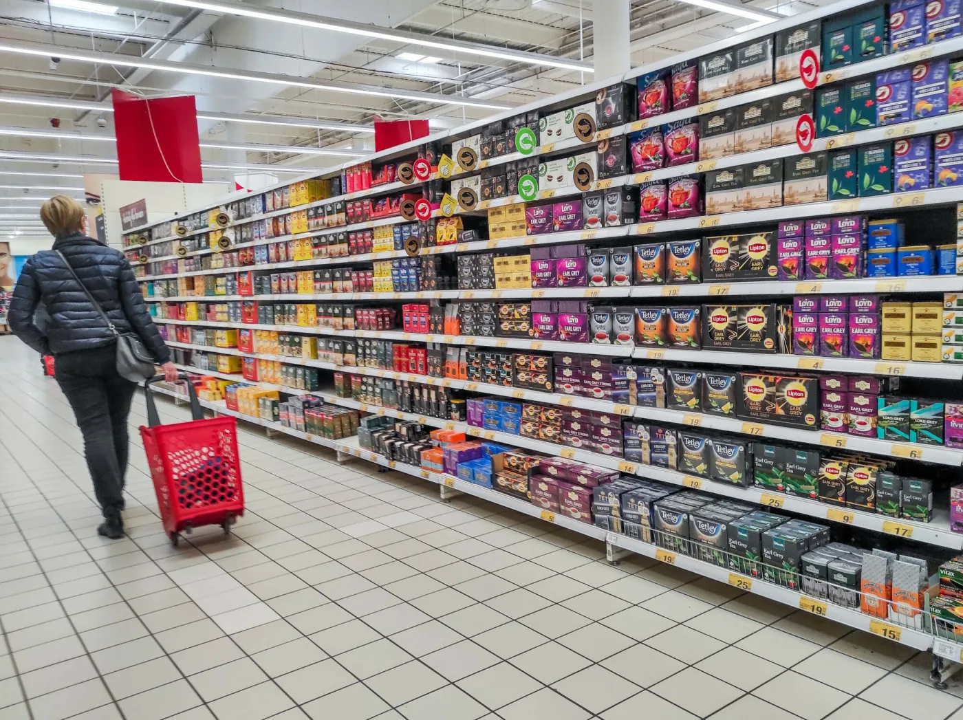 GIS wycofuje ze sklepów popularną herbatę. Oto co w niej wykryto