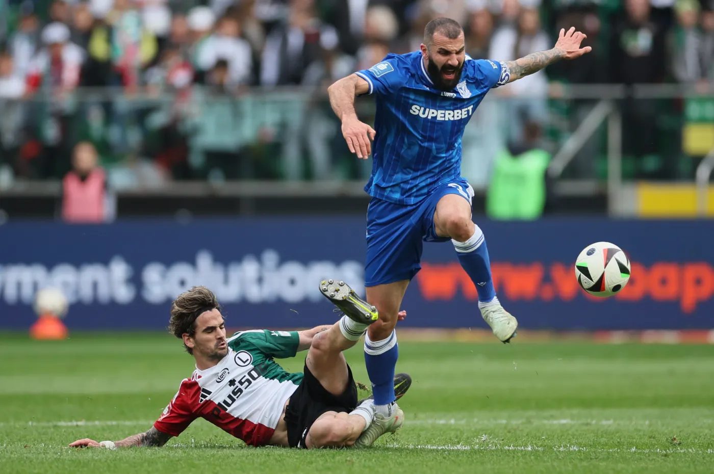 Lech wskoczył na fotel lidera. Legia pokonana przy Łazienkowskiej