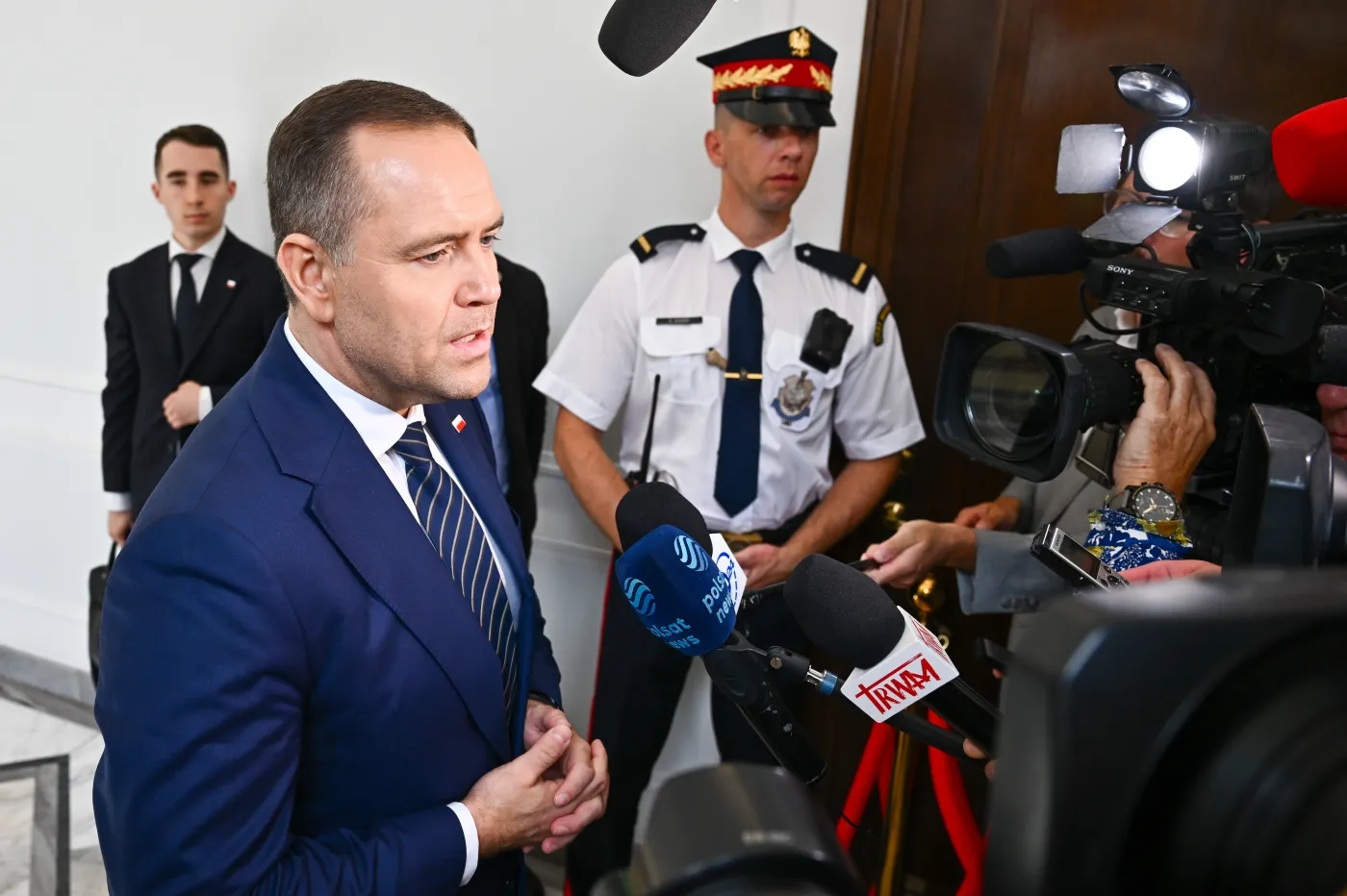 Kompetencje prezydenta. Co wg Konstytucji RP prezydent może, a czego nie? Co z ustawami?