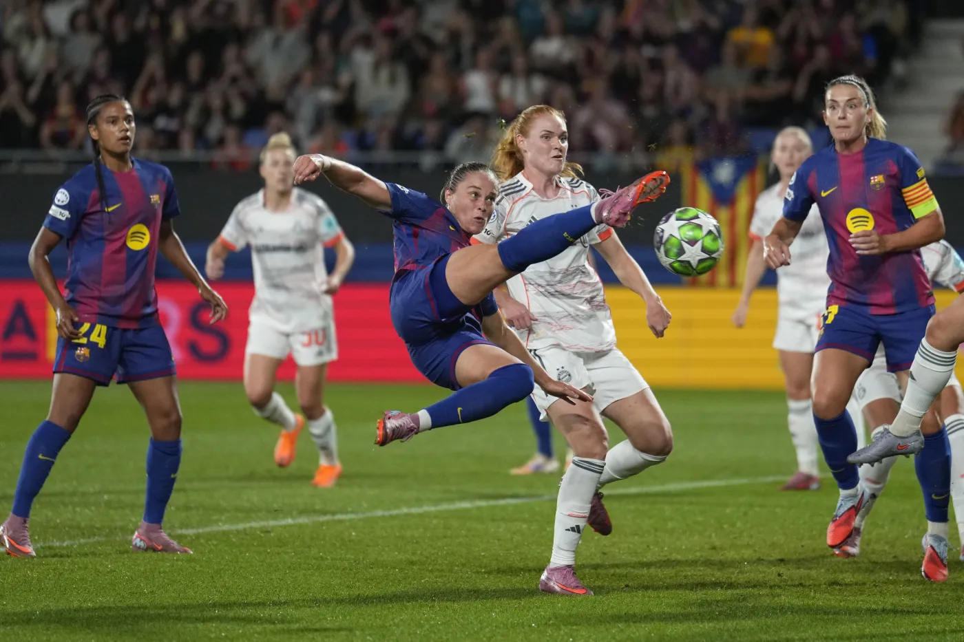 Dwa gole Ewy Pajor w Lidze Mistrzyń. Jednego strzeliła przewrotką