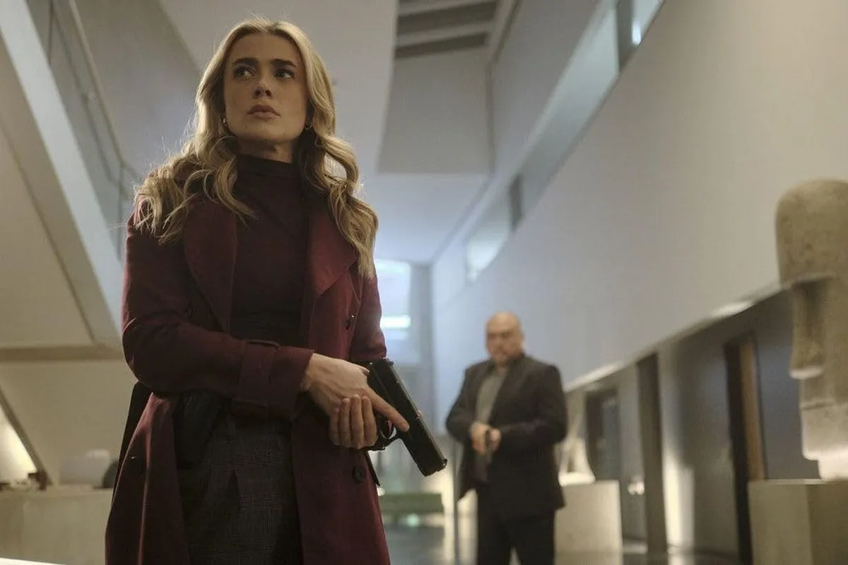 Melissa Roxburgh w dziesiątym odcinku serialu "The Hunting Party"