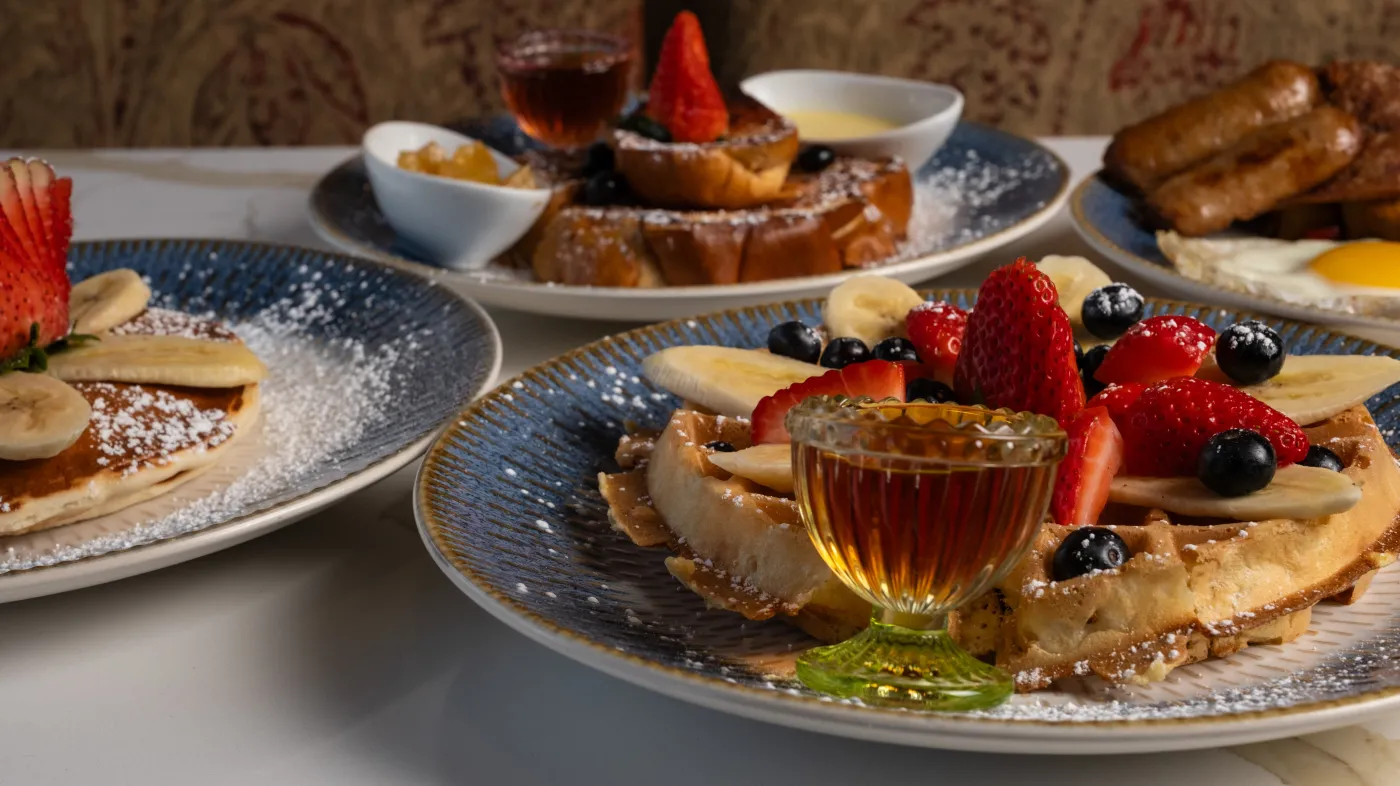 Zdrowe śniadanie przed klasówką. Co zjeść, żeby dziecko lepiej się skupiło?