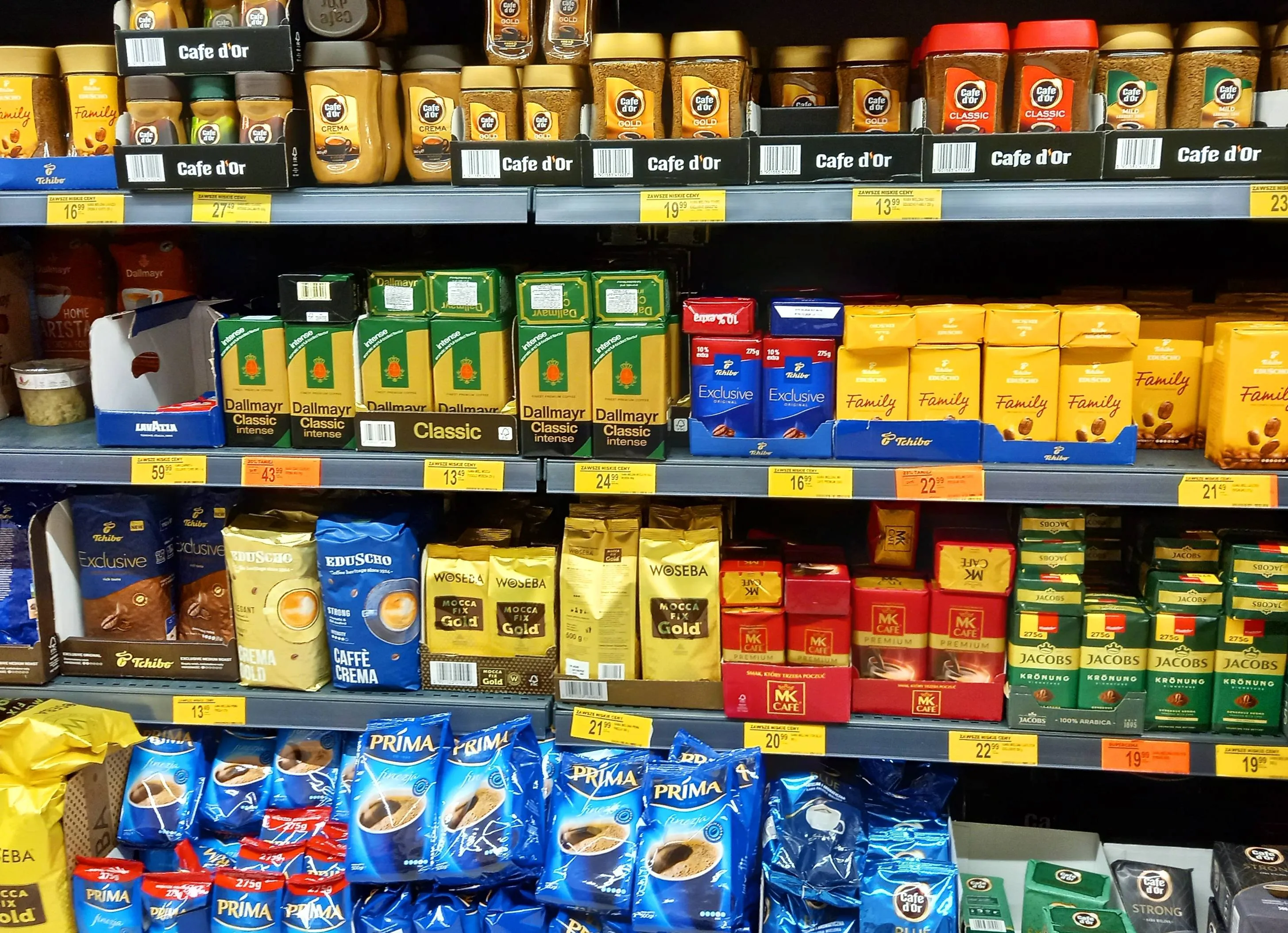 Znana sieć wyprzedaje dobrą kawę i sery. Taniej o 30 a nawet 80 proc.