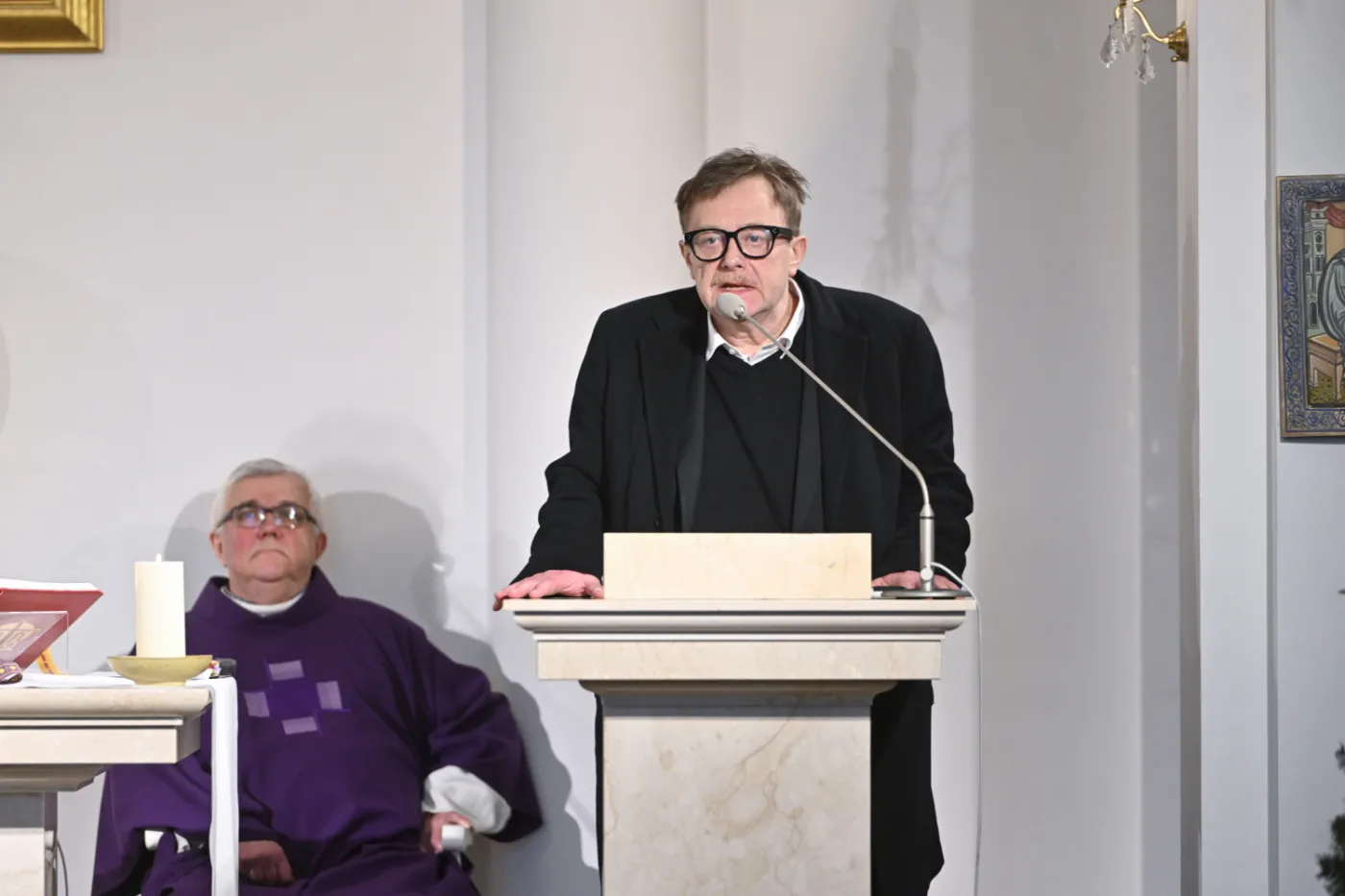 Olaf Lubaszenko przejmująco pożegnał swojego ojca. O to poprosił żałobników